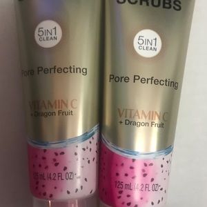 Olay scrubs pore perfecting Vit c dragon fruit 2x